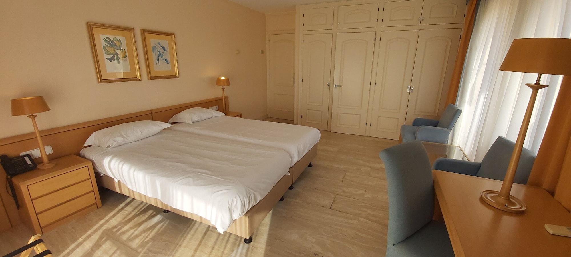 Van Der Valk Hotel Barcarola Sant Feliu de Guixols Bagian luar foto